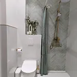 Mere - Private Yard, Sauna And Pet Friendly