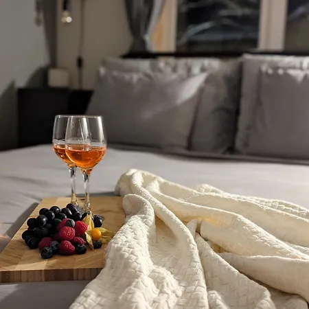 Mere - Private Yard, Sauna And Pet Friendly