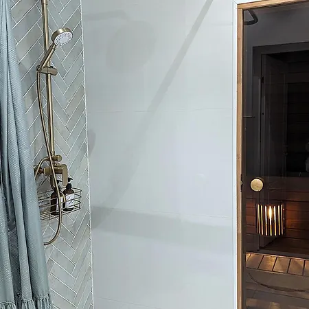 Mere Apartment - Private Yard, Sauna And Pet Friendly *